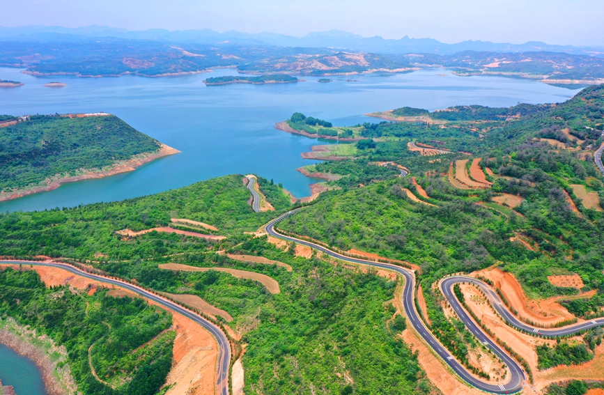 沿黄生态旅游公路新安县段。梅占国摄