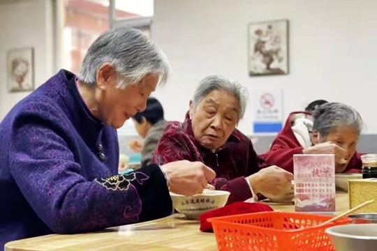 平顶山：一碗长者饭 温暖老人心